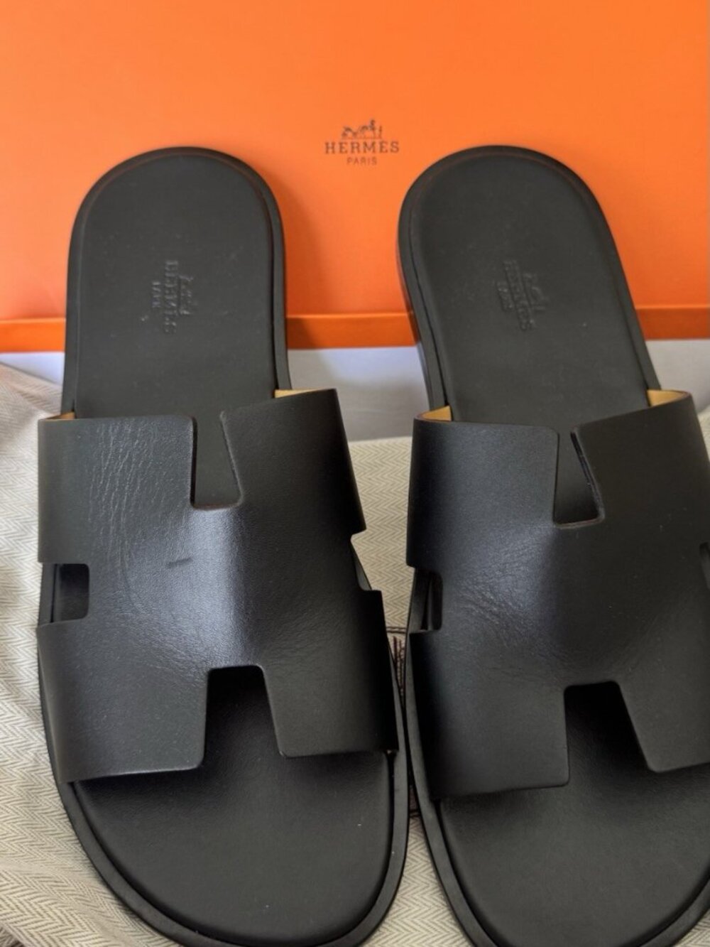 Hermes Izmir Sandals Black Calfskin Men's Size 44 with Box & Dust Bags